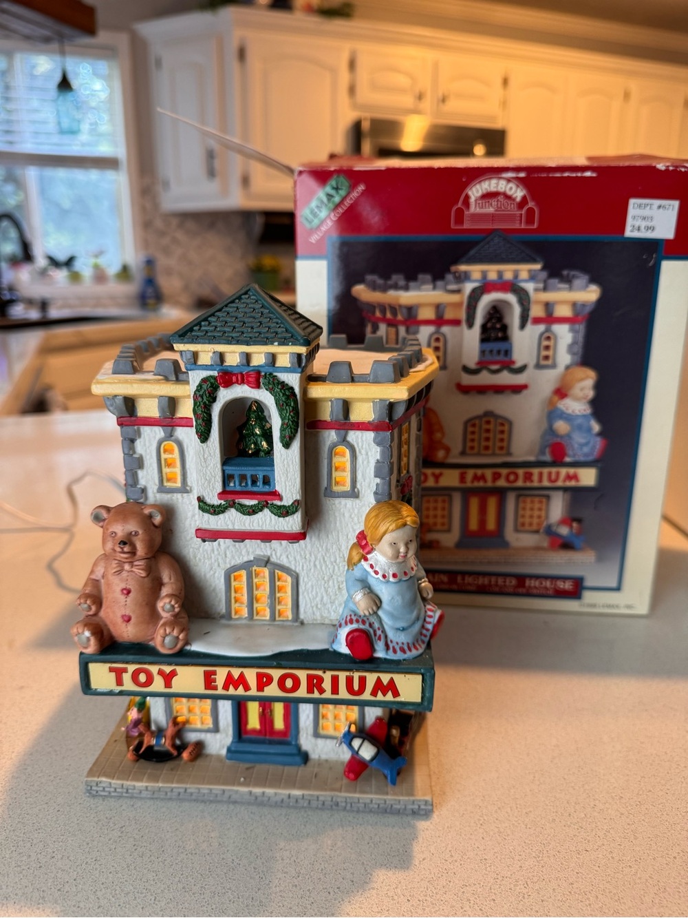 VTG Lemax Jukebox Junction "Toy Emporium" Lighted Christmas Village (1999)